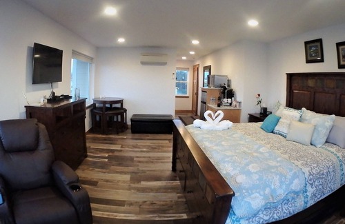 Sequim Bed & Breakfast | Beachfront Sunrise Room 3 @ Banana Belt Dreams