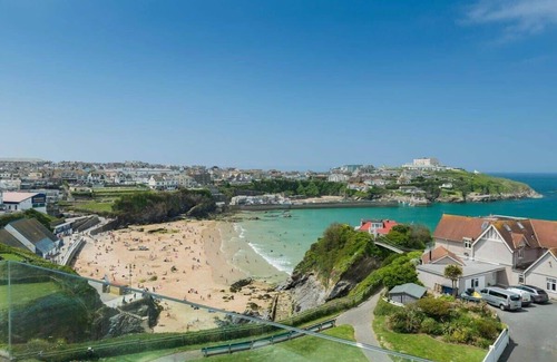 Newquay City Centre House | Beachfront Townhouse w/Lovely Sea Views, Newquay