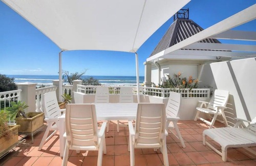 Broadbeach Apartment | Beachfront two storey penthouse apartment. Family friendly. Spectacular views!