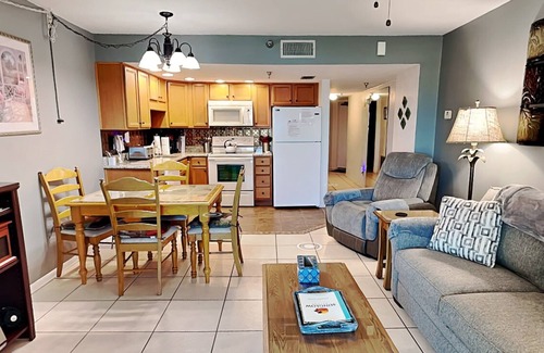 Daytona Beach Shores Condo | Beachfront Condo With Resort Pool, Balcony