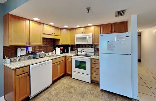 Daytona Beach Shores Condo | Beachfront Condo With Resort Pool, Balcony
