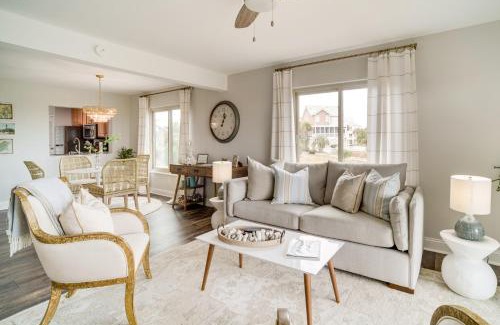 Beachwalk Apartment | Beachfront Saint Helena Island Condo with Amenities!
