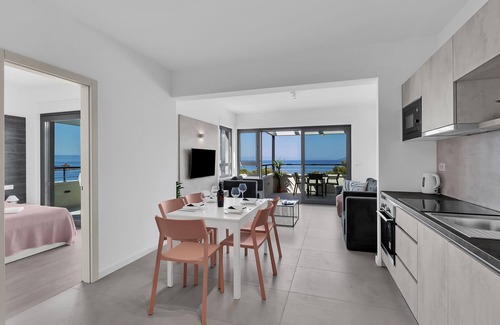 Ratac Apartment | Beachfront Vacation Apartment in Makarska, 2 Bedrooms, Balcony, Elevator