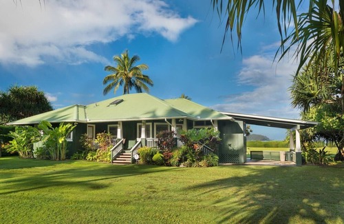 Hanalei House | Beachfront Vacation Rental with AC throughout