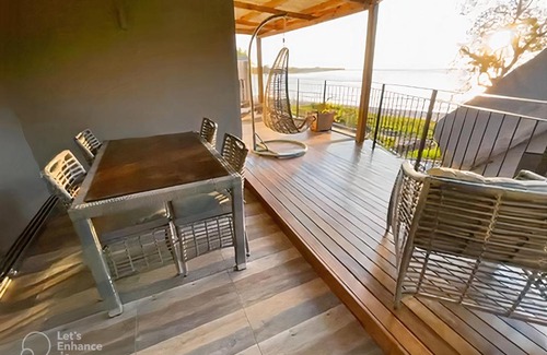 La Mivoie Apartment | Beachfront Villa by M&H