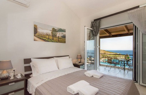 Korithi Villa | Beachfront Villa Komis - Panoramic Infinity Blue