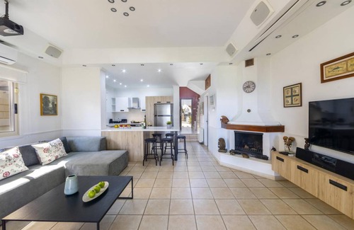 Meneou Villa | Beachfront Villa Meneou 3