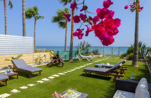 Meneou Villa | Beachfront Villa Meneou 3