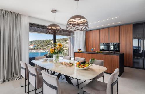 Dvornica Villa | Beachfront Villa Punta Planka with Pool