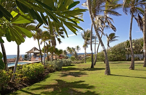 Bottom Bay Villa | Beachfront villa with pool and dramatic views of Bottom Bay Beach