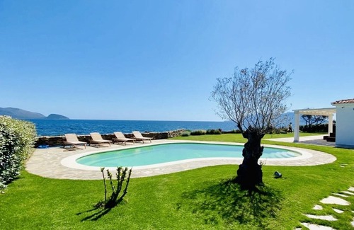 Pittulongu Villa | Beachfront villa with pool