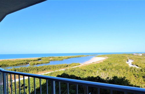 Marco Island Condo | Beachfront w/ Unobstructed Views