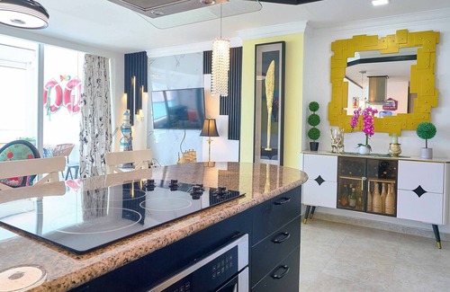 Villas Del Mar Apartment | Beachfront w/View Breakfast Smart TV Gym