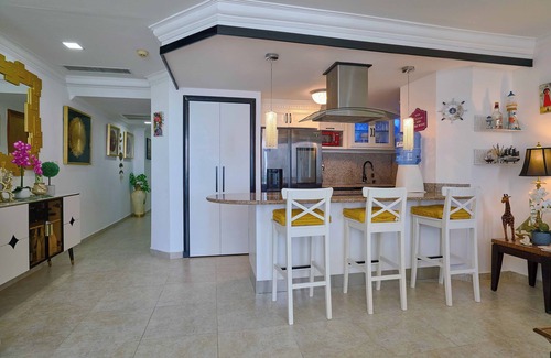 Villas Del Mar Apartment | Beachfront w/View Breakfast Smart TV Gym