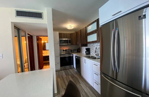 Isla Verde Apartment | Beachfront Washer/D Walk 2 eat King Bed