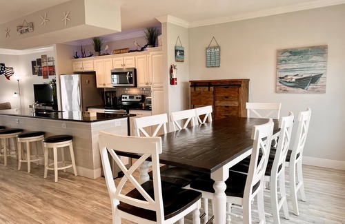 Corpus Christi House | Beachfront | Water Views + Easy Access to Pool & Beach!
