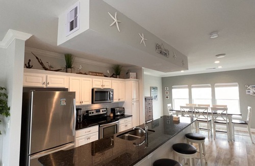 Corpus Christi House | Beachfront | Water Views + Easy Access to Pool & Beach!