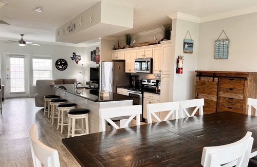 Corpus Christi House | Beachfront | Water Views + Easy Access to Pool & Beach!