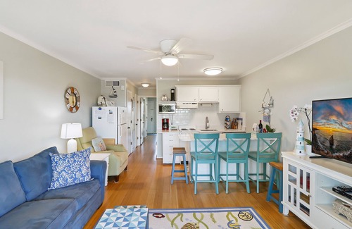 Isle of Palms Condo | Beachfront well stocked 1 bedroom sea cabin w/beach view, pier, community pool.