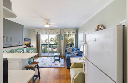 Isle of Palms Condo | Beachfront well stocked 1 bedroom sea cabin w/beach view, pier, community pool.