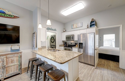 Corpus Christi House | Beachfront with Pool & Private Hot Tub – Dog-Friendly, Steps to Whitecap Beach