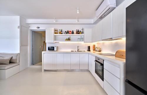Santa Maria Villa | Beachhouse Small Santa Maria by Naoussa Direct Beach Access