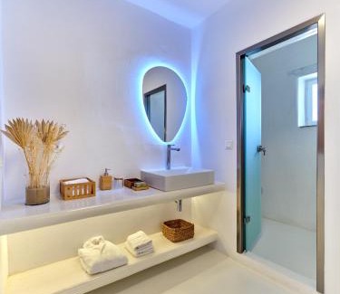 Santa Maria Villa | Beachhouse Small Santa Maria by Naoussa Direct Beach Access