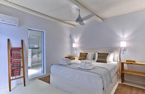 Santa Maria Villa | Beachhouse Small Santa Maria by Naoussa Direct Beach Access