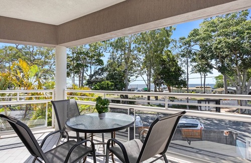 Torquay Apartment | Beachside 2-Bed Apartment with Secure Parking