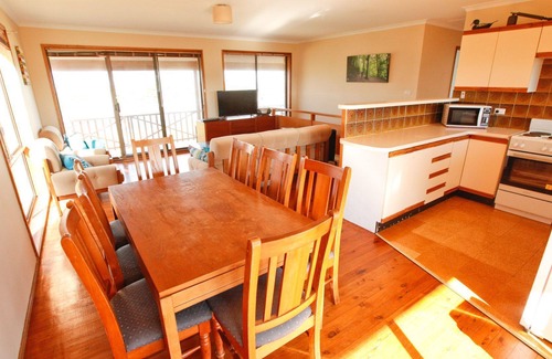 Bermagui House | Beachside - 39 Scenic Drive- Across from the beach,