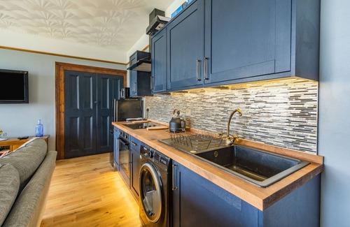 Hornsea Cottage | BEACHSIDE APARTMENT, pet friendly in Hornsea