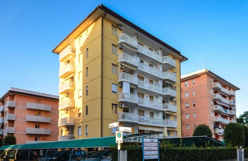 Bibione Lido dei Pini Apartment | Beachside apartment with terrace and AC