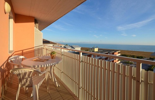 Bibione Lido dei Pini Apartment | Beachside apartment with terrace and AC