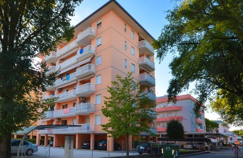 Bibione Lido dei Pini Apartment | Beachside apartment with terrace and AC