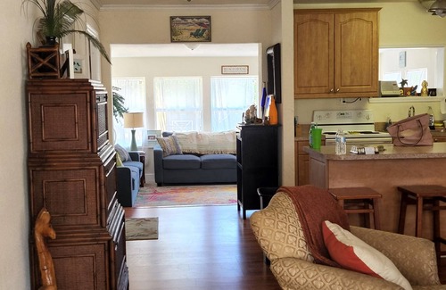 Indialantic House | Beachside Beach Retreat-Walk to the beach!(Pet-friendly)