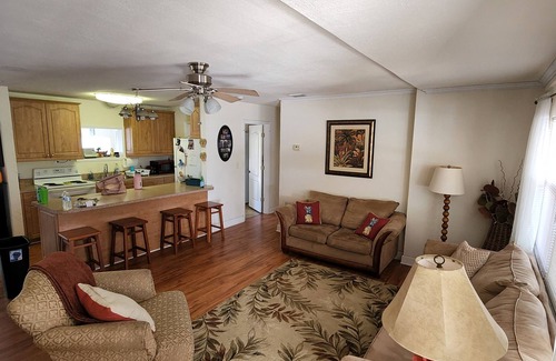 Indialantic House | Beachside Beach Retreat-Walk to the beach!(Pet-friendly)