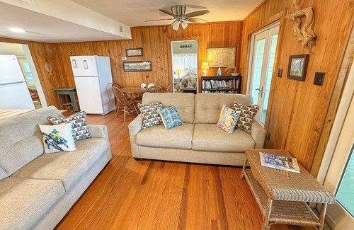 Saint Teresa House | Beachside Bliss 3BR/2BA