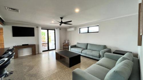 Currimundi House | Beachside Bliss In The Crown