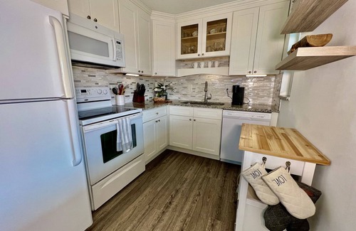 Cocoa Beach House | Beachside Bungalow- Entire House, Steps to Beach. Fire Pit and Home Gym!