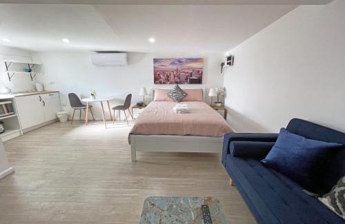 Parkdale Apartment | Beachside Compact Backyard Cabin near Mentone