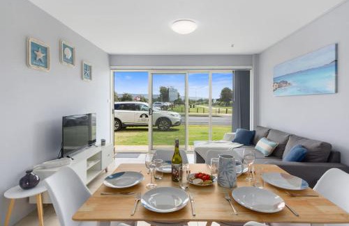 Towradgi Apartment | 'Beachside Escape' A Breezy Waterfront Family Abode