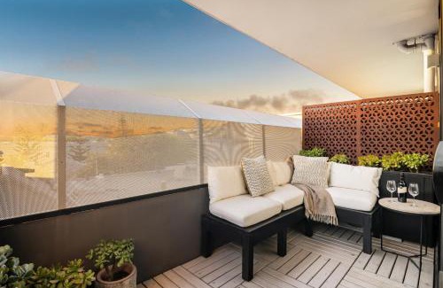 Port Melbourne Apartment | Beachside Gem with Gorgeous Views & Cafes Steps Away!