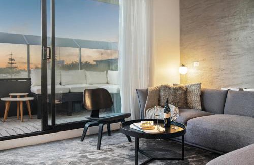 Port Melbourne Apartment | Beachside Gem with Gorgeous Views & Cafes Steps Away!