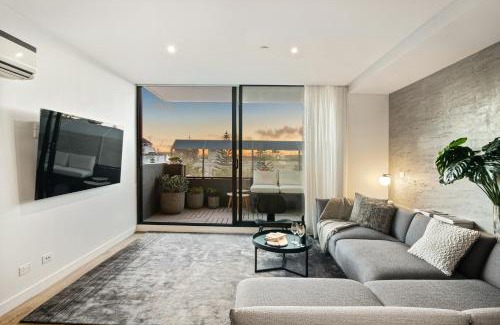 Port Melbourne Apartment | Beachside Gem with Gorgeous Views & Cafes Steps Away!