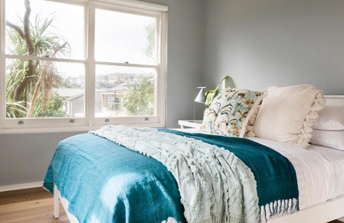 Freshwater Apartment | Beachside Getaway in Freshie w Parking