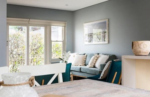 Freshwater Apartment | Beachside Getaway in Freshie w Parking