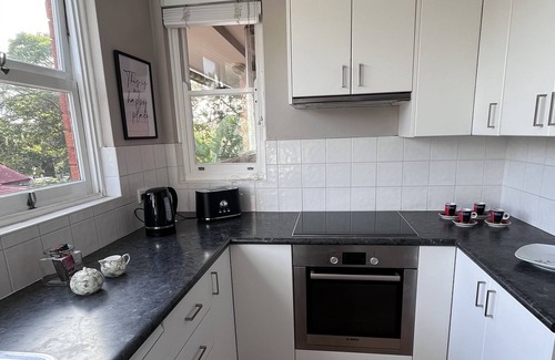 Dee Why Apartment | Beachside Holiday Heaven is Just 5 min Walk to the Beach