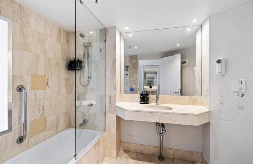 Surfers Paradise Hotel | Beachside In Heart Of Surfers Paradise With Spa