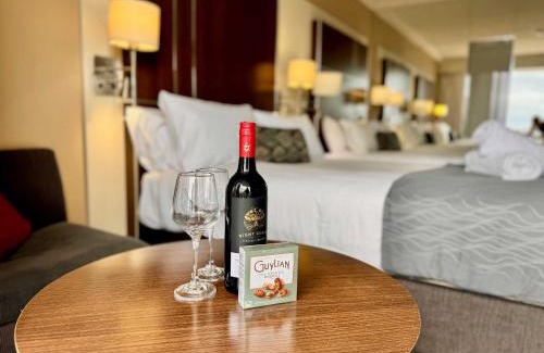 Surfers Paradise Hotel | Beachside In Heart Of Surfers Paradise With Spa