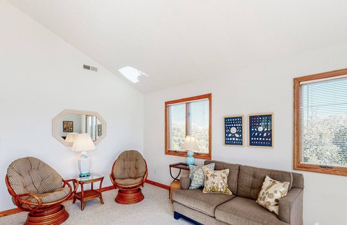 Kitty Hawk House | Beachside paradise with sundeck views & jetted tub - 365 yards to beach access